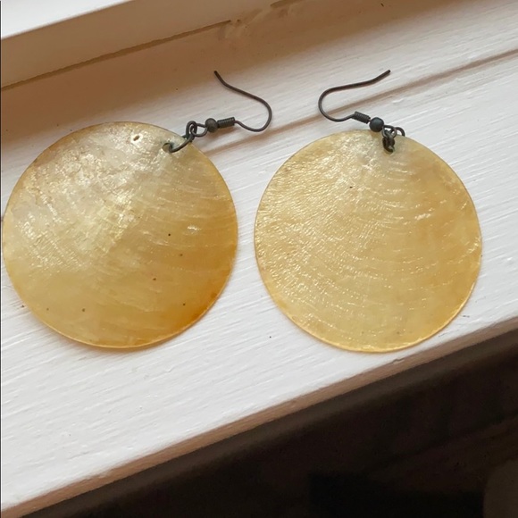 Mother of Pearl Earrings - Picture 1 of 2
